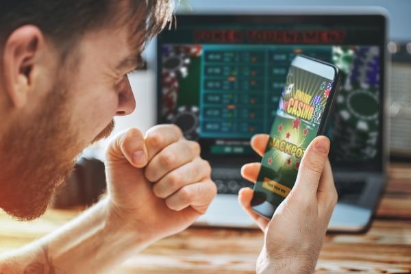 লাইভ ক্যাসিনো টেবিল এ প্লেয়ার গেমসের দৃশ্য, goldbet app